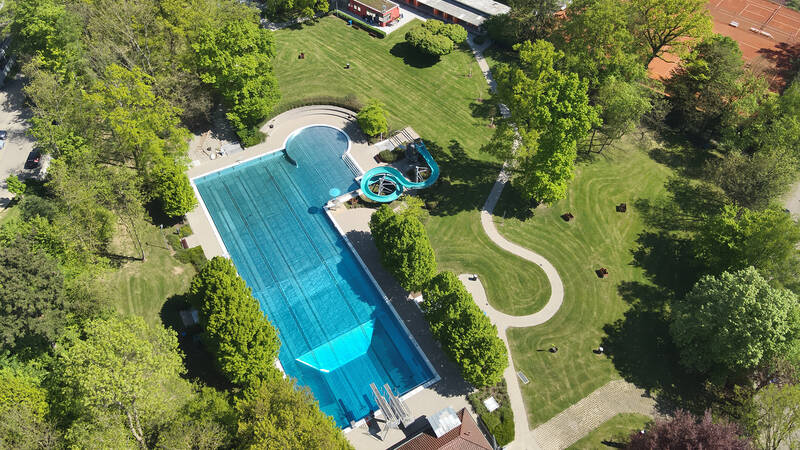 Außenbecken Luftaufnahme im Freibad Bittenfeld